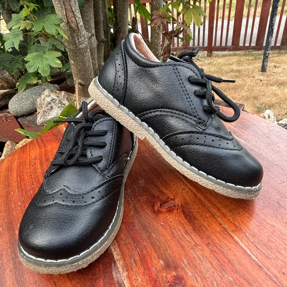 MG BABY size 9-9.5 Black Dress Shoes with Polished Finish. NWOT